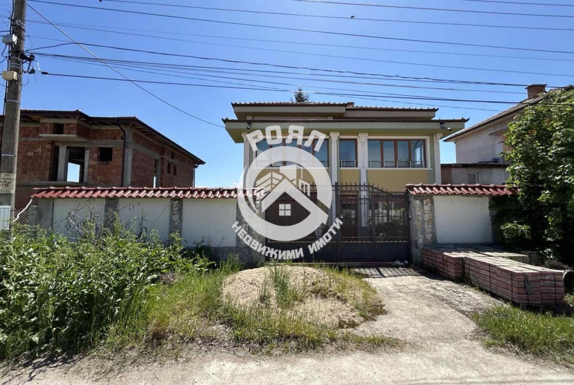 Роял Имоти продава къща в с.Труд,обл.Пловдив - 0