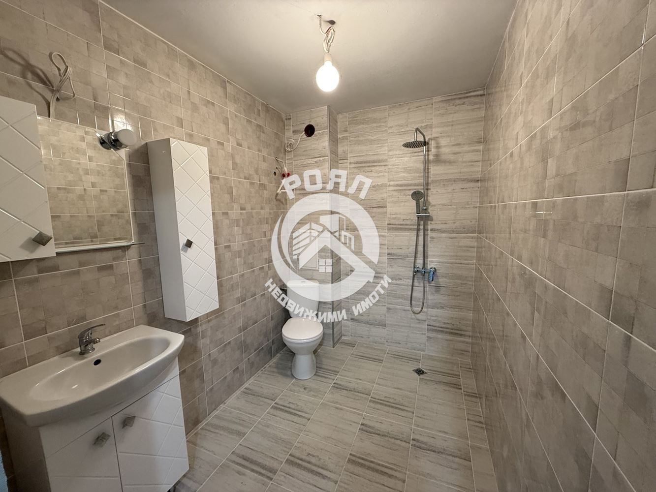 Роял Имоти продава обзаведен двустаен апартамент в гр.Пловдив,кв.Южен - 0