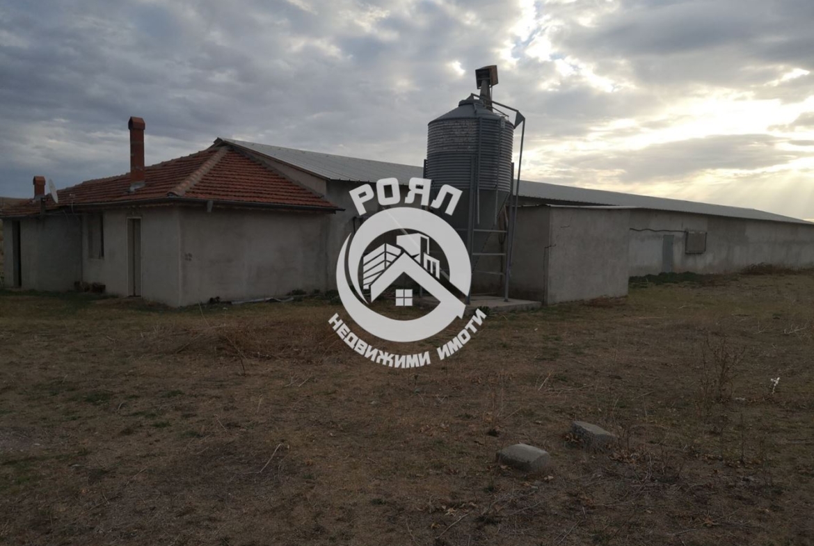 Роял имоти продава атрактивен имот в село Сусам, област Хасково - 0