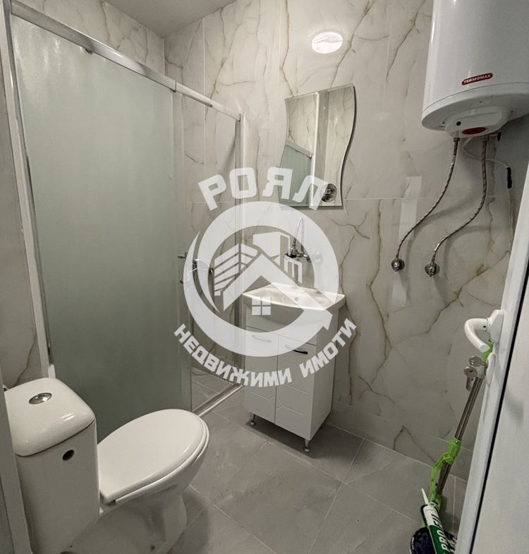 Роял Имоти продава обзаведе двустаен апартамент в кв. Коматево - 0