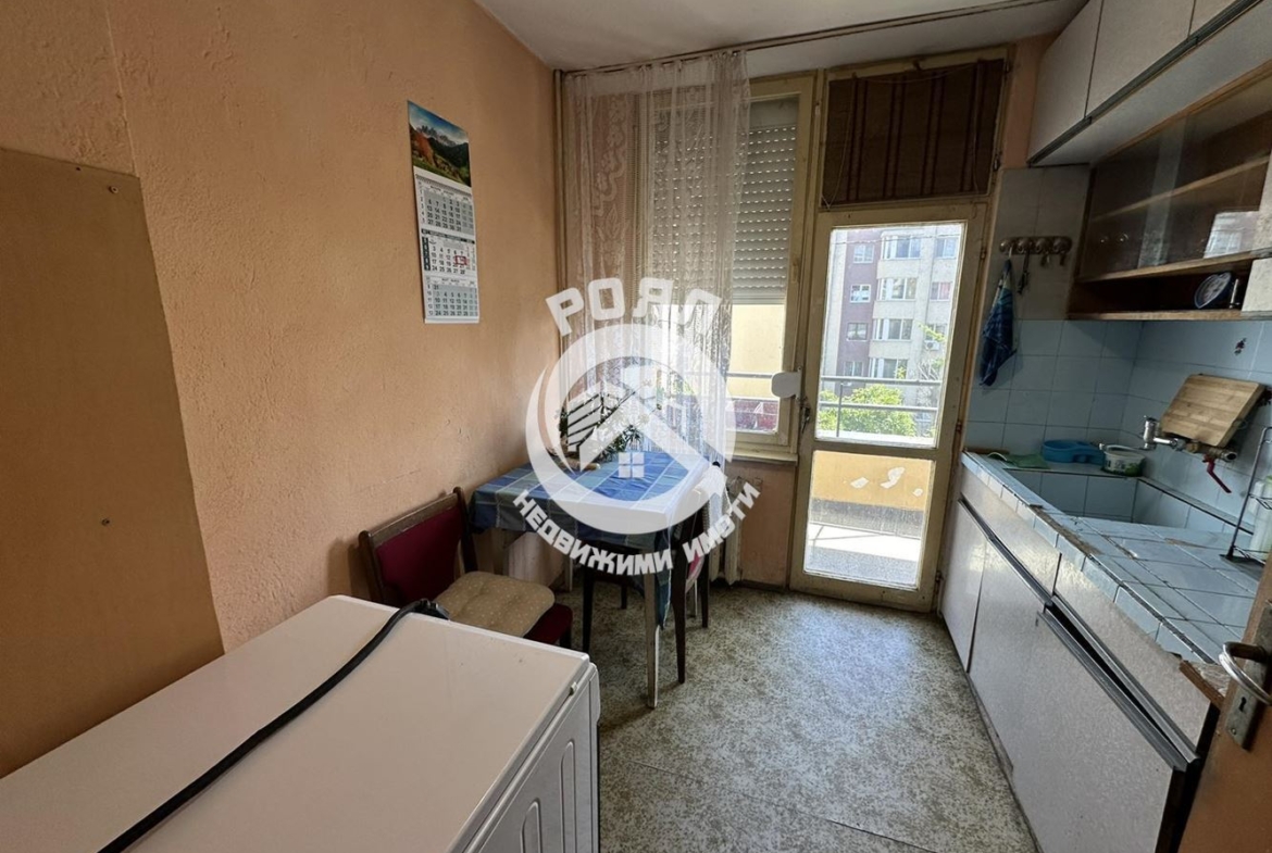 Роял Имоти продава многостаен апартамент в гр.Стамболийски - 0