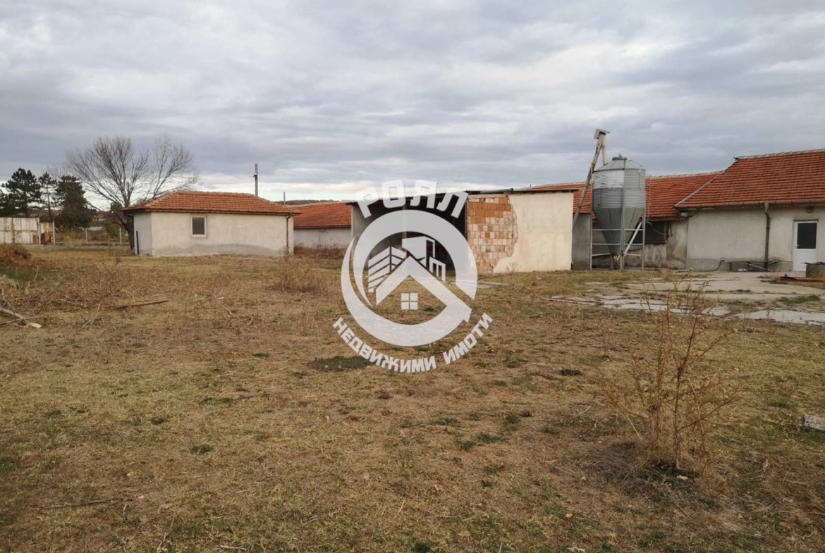 Роял имоти продава атрактивен имот в село Сусам, област Хасково - 0