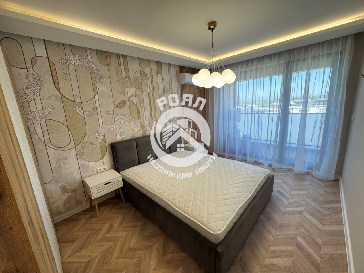 Роял Имоти , продава Обзаведен двустаен НОВ апартамент ,кв.Западен гр.Пловдив - 0