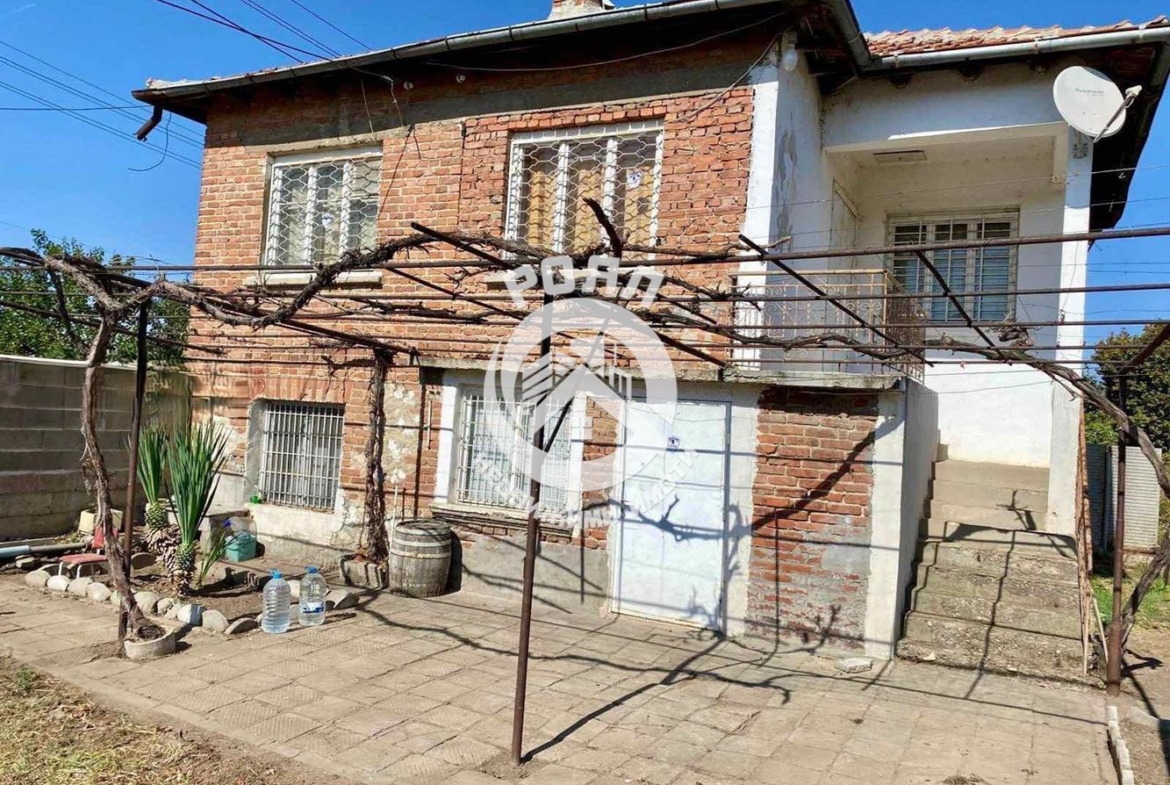 Роял Имоти продава двутажна къща в с.Милево - 0