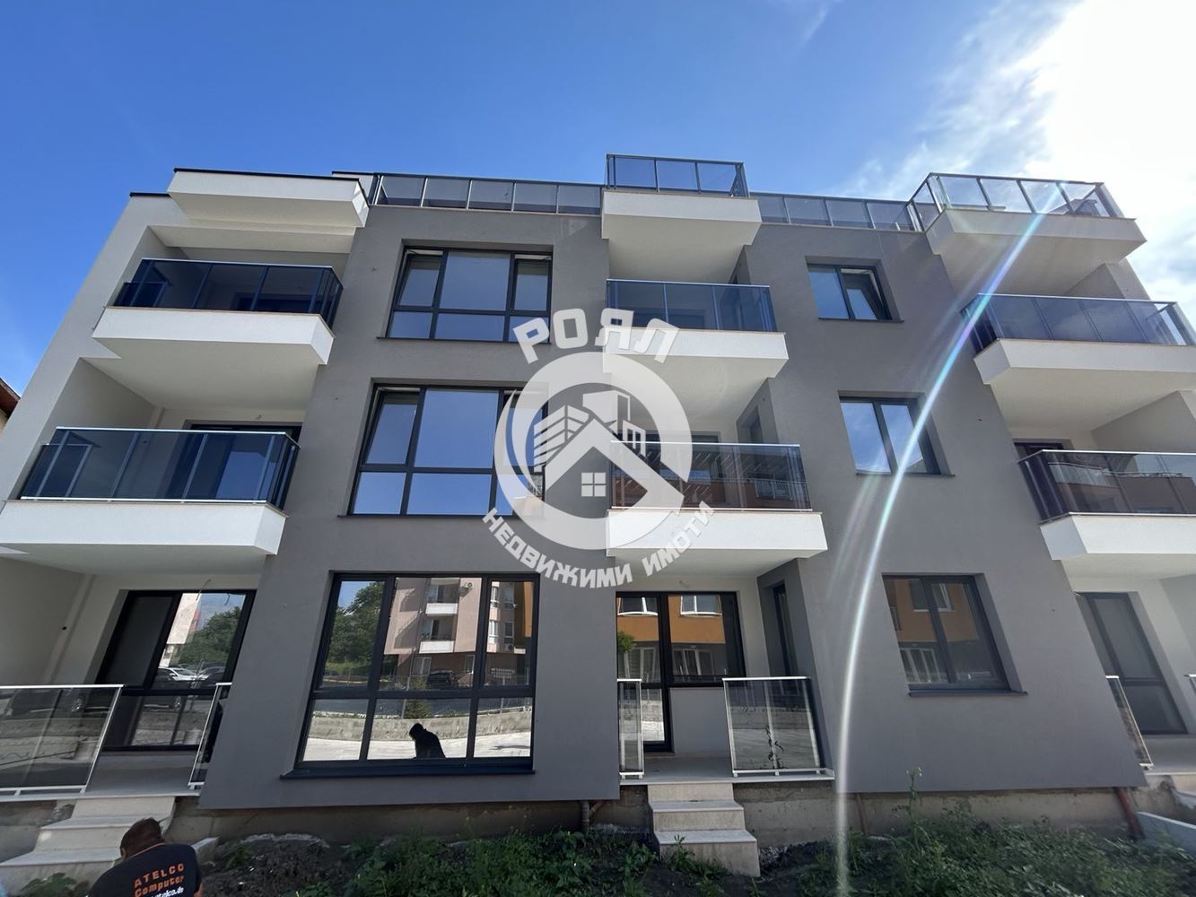 Роял Имоти продава тристаен апартамент с АКТ 15 в гр.Пловдив,кв.Южен - 0