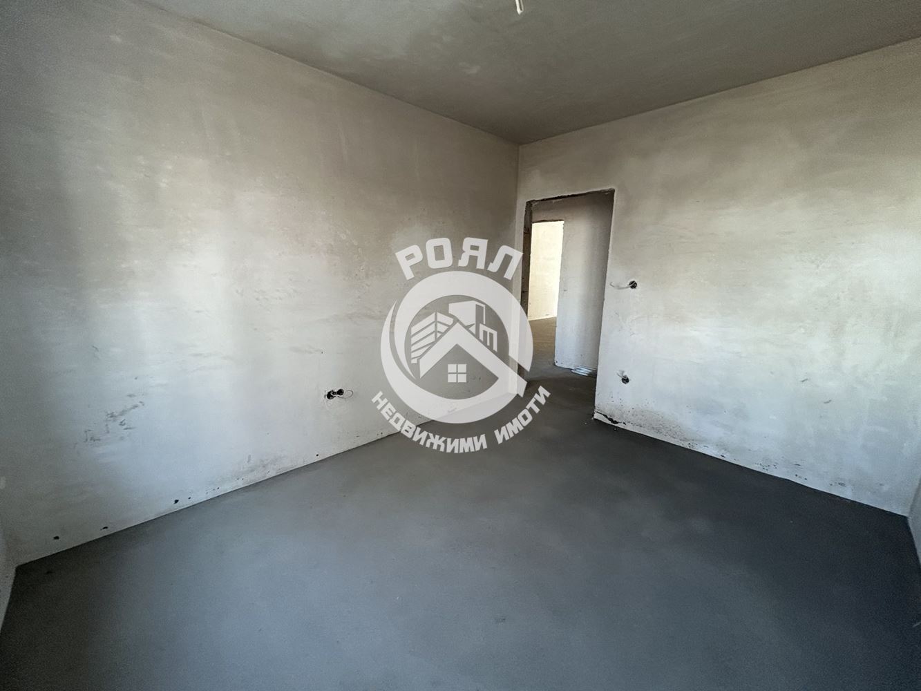 Роял Имоти продава тристаен апартамент,с АКТ 15 в кв.Южен,гр.Пловдив - 0