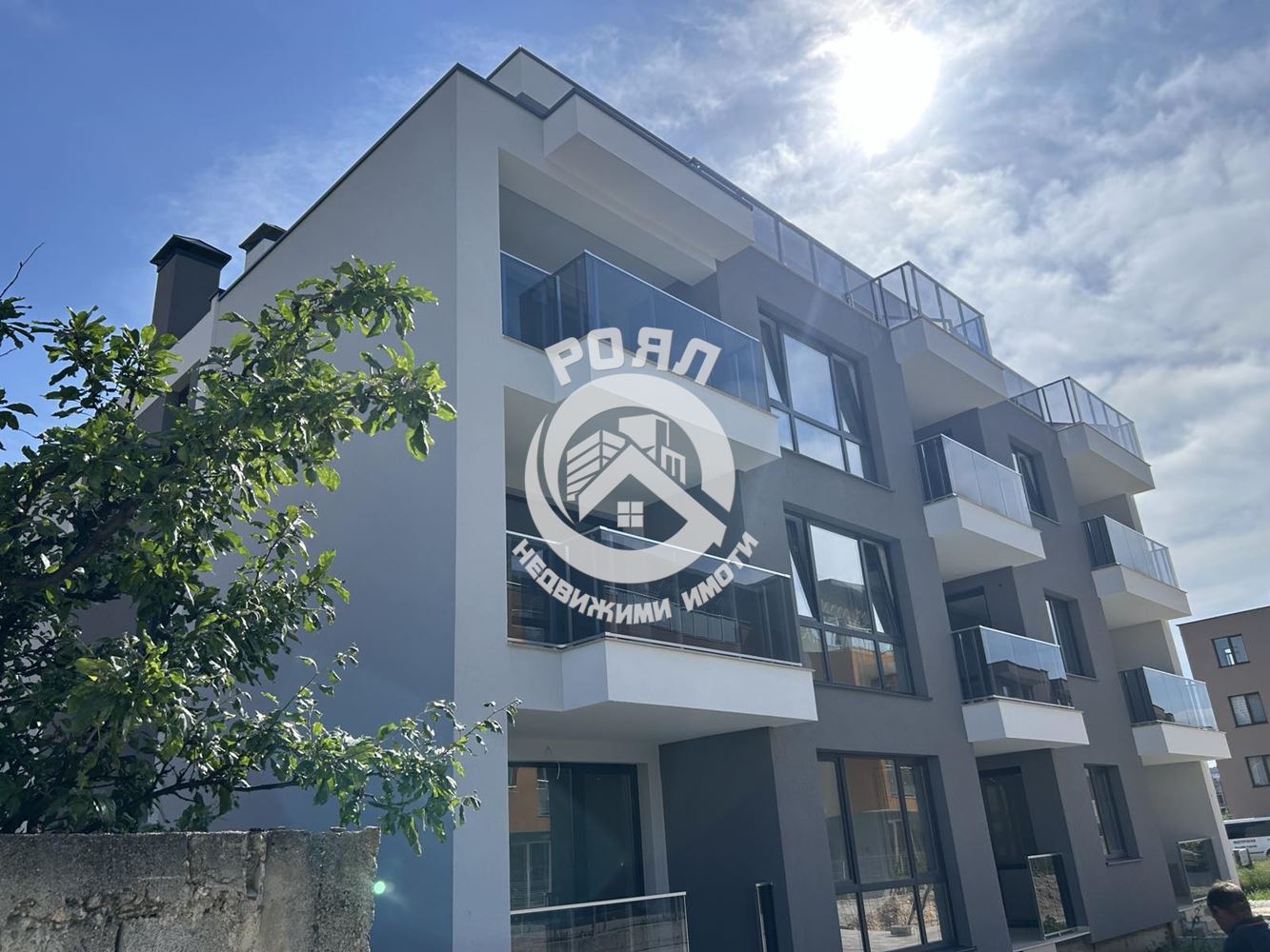 Роял Имоти продава тристаен апартамент,с АКТ 15 в кв.Южен,гр.Пловдив - 0