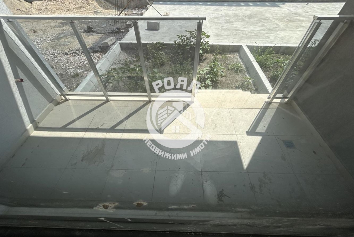 Роял Имоти продава тристаен апартамент,с АКТ 15 в кв.Южен,гр.Пловдив - 0