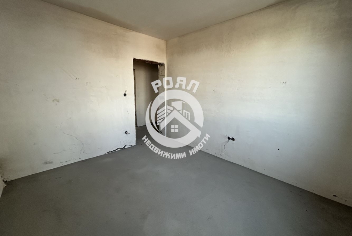 Роял Имоти продава тристаен апартамент,с АКТ 15 в кв.Южен,гр.Пловдив - 0