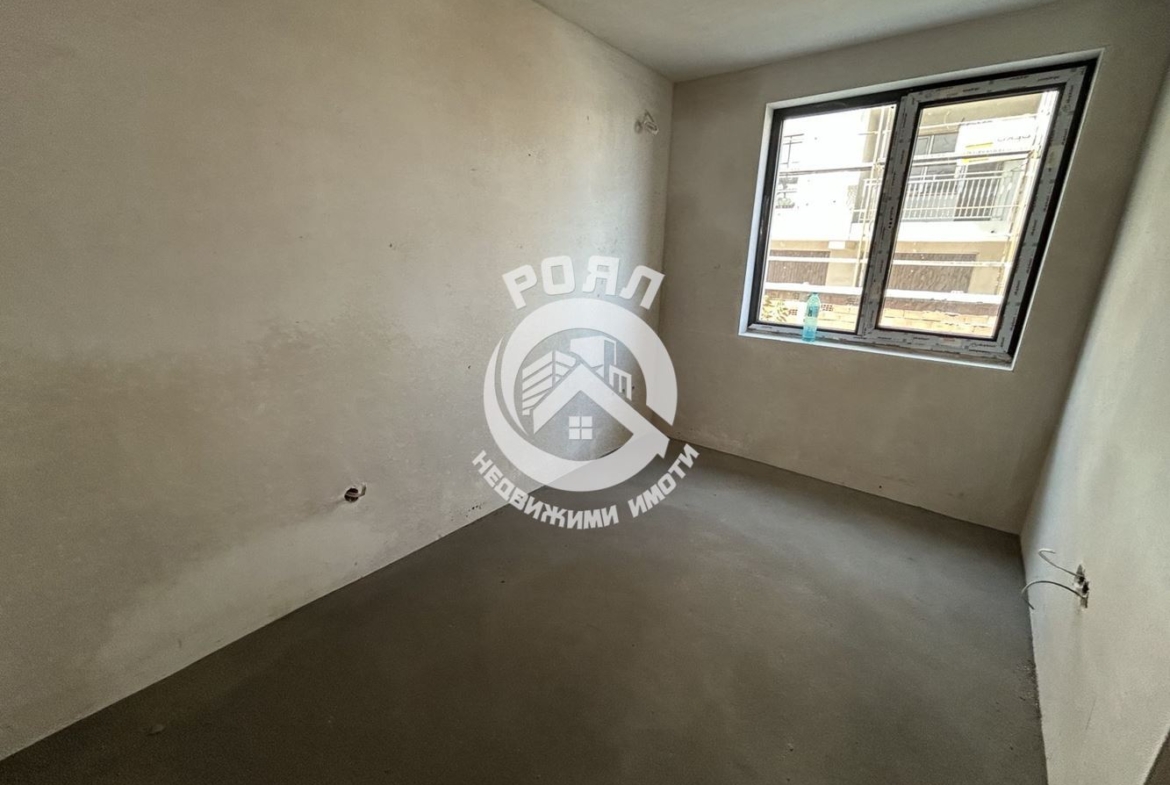 Роял Имоти продава тристаен апартамент с АКТ15 в гр.Пловдив,кв.Южен - 0