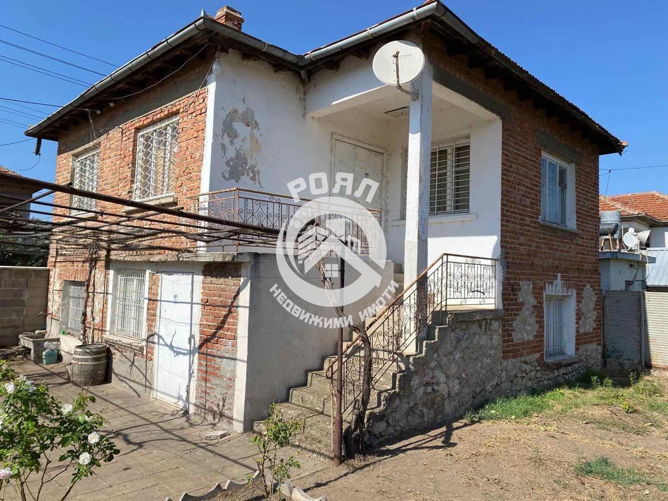 Роял Имоти продава двутажна къща в с.Милево - 0