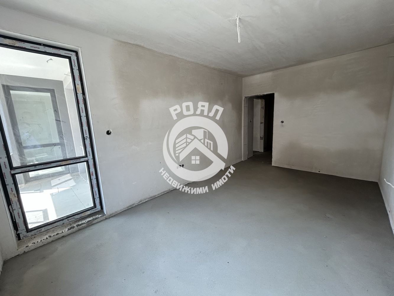 Роял Имоти продава тристаен апартамент с АКТ 15 в гр.Пловдив,кв.Южен - 0