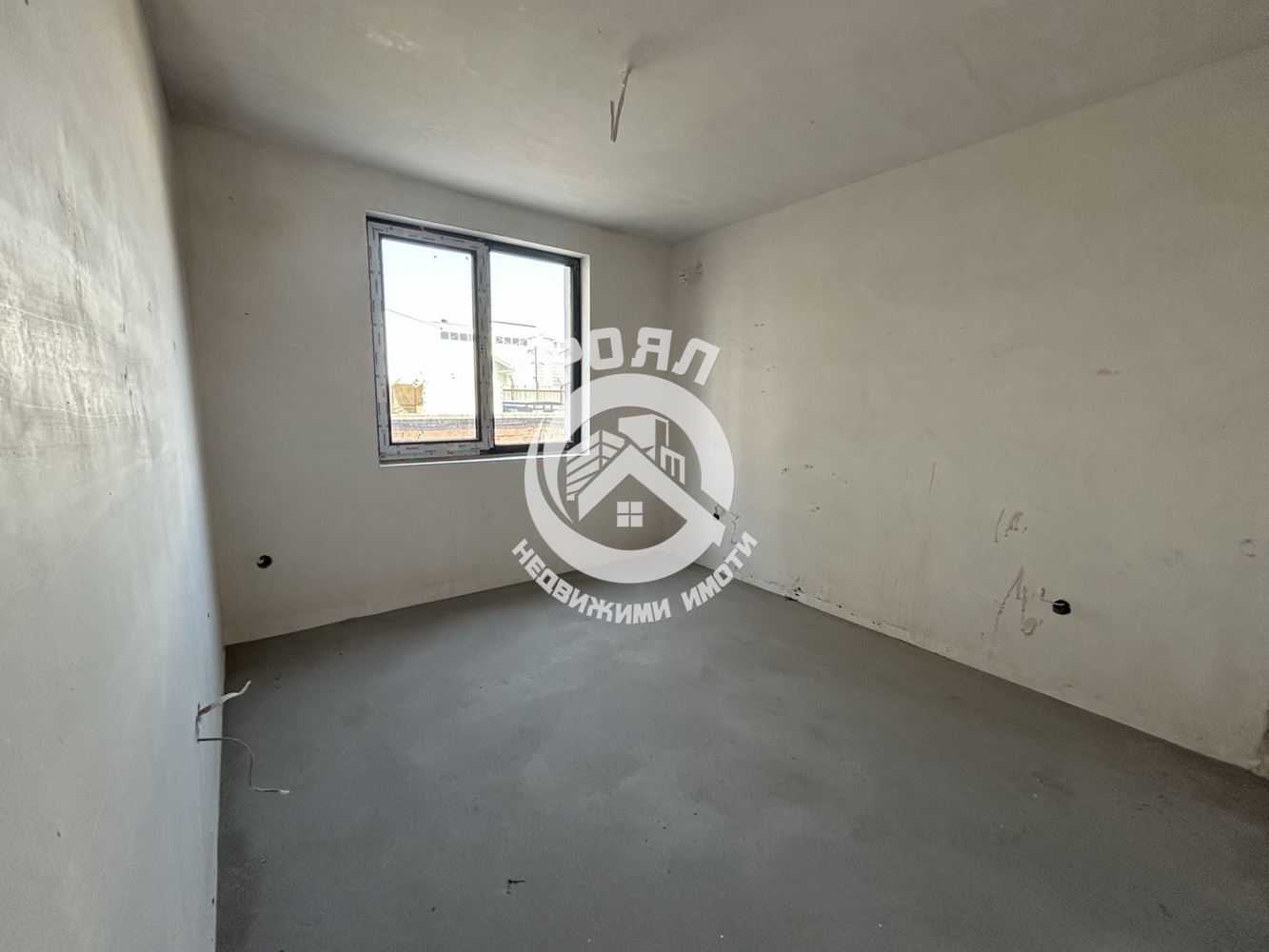 Роял Имоти продава тристаен апартамент,с АКТ 15 в кв.Южен,гр.Пловдив - 0