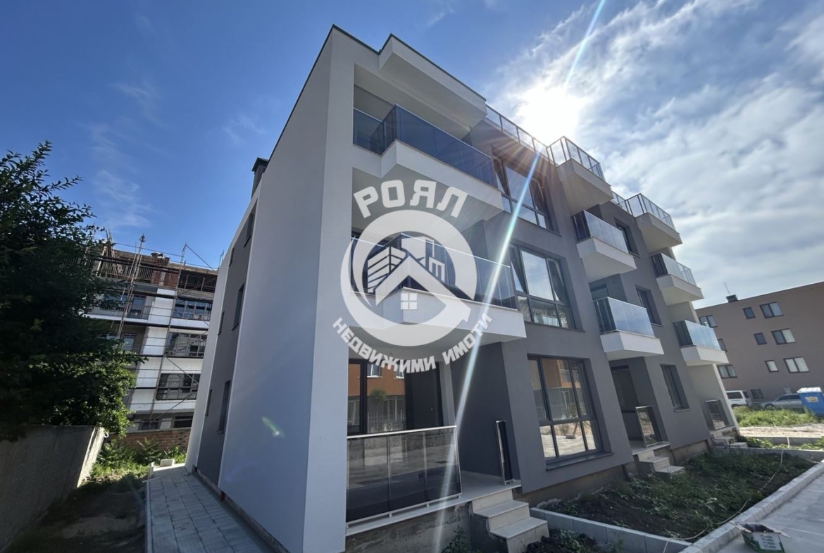 Роял Имоти продава тристаен апартамент с АКТ15 в гр.Пловдив,кв.Южен - 0