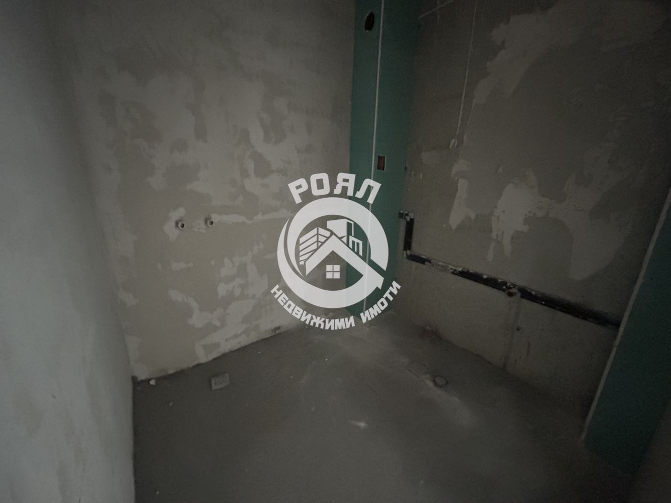 Роял Имоти продава тристаен апартамент с АКТ 15 в гр.Пловдив,кв.Южен - 0