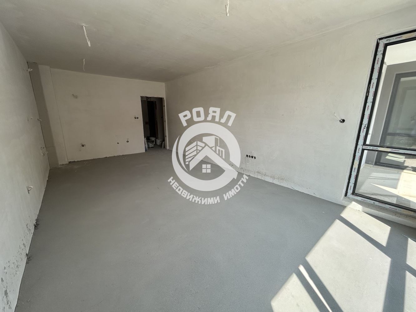 Роял Имоти продава тристаен апартамент с АКТ 15 в гр.Пловдив,кв.Южен - 0