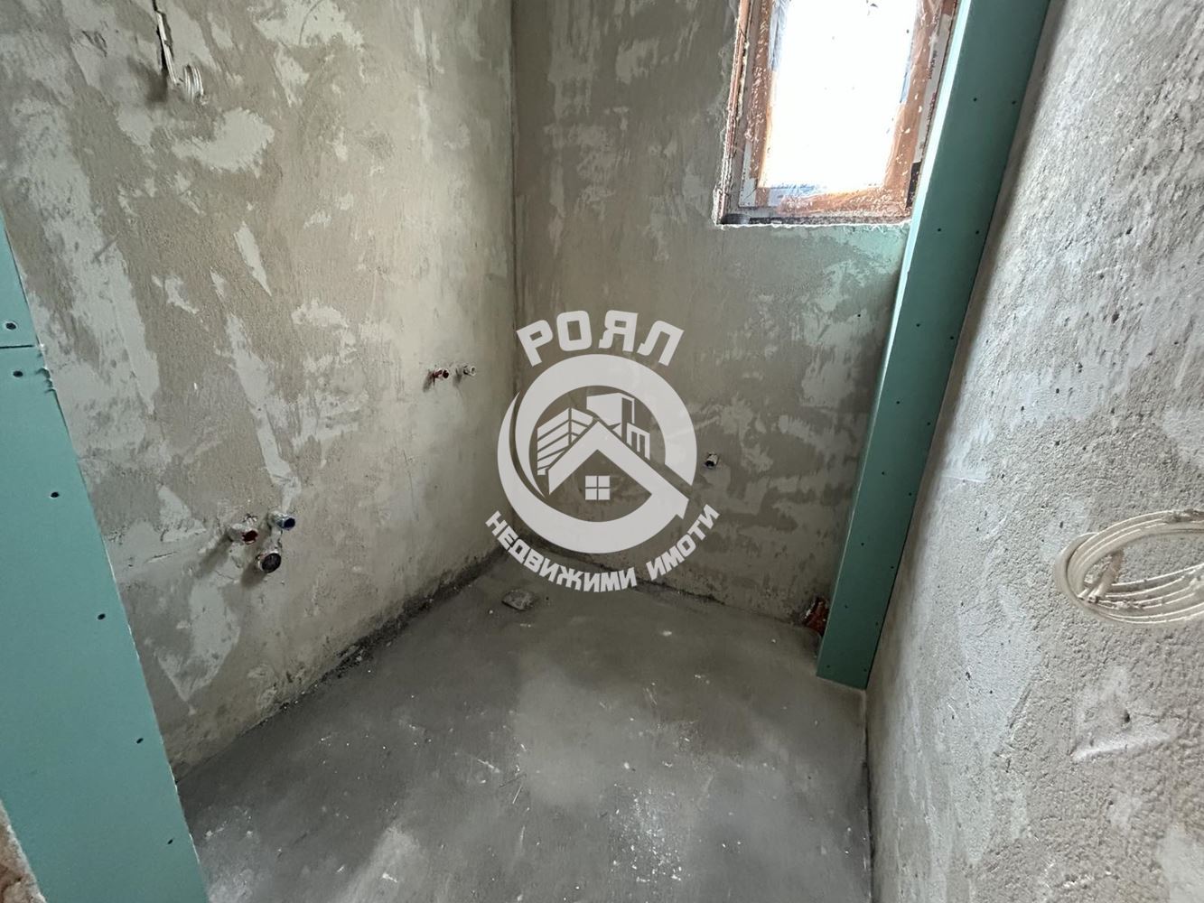 Роял Имоти продава тристаен апартамент с АКТ15 в гр.Пловдив,кв.Южен - 0