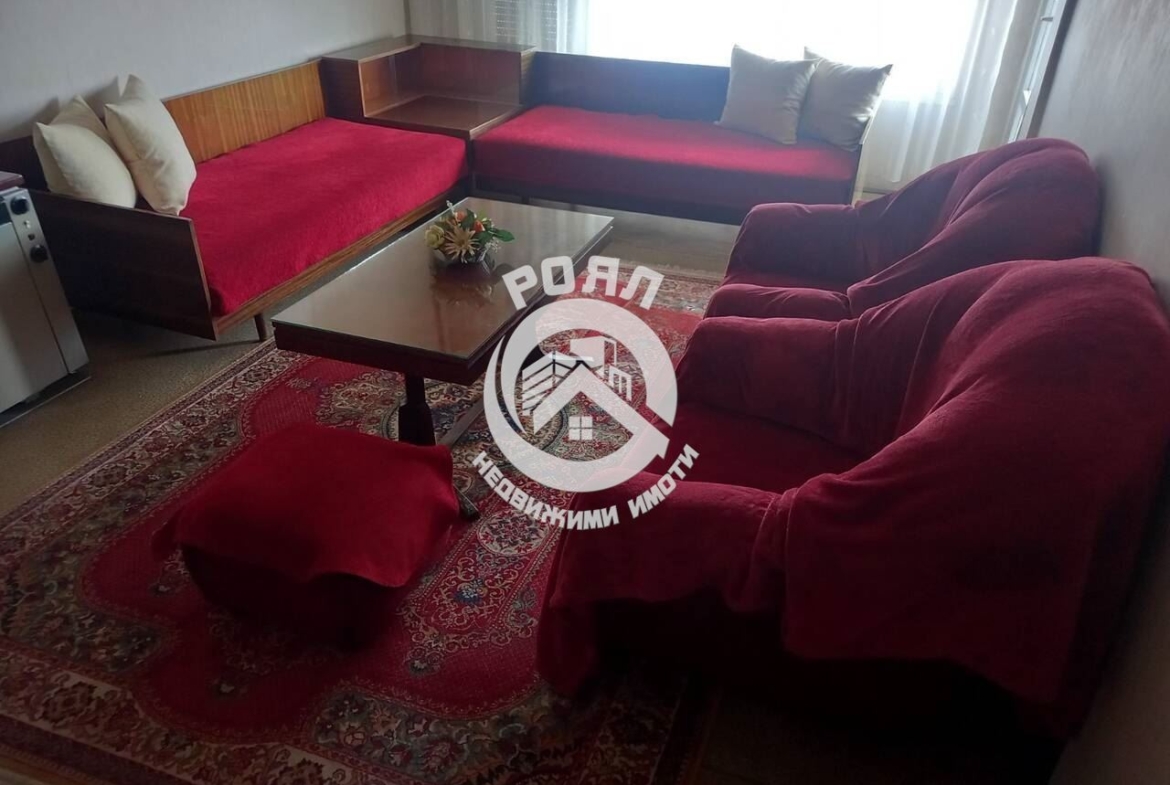 Роял Имоти продава двустаен апартамент с ТРИ отделни помещения в кв.Кючук Париж - 0