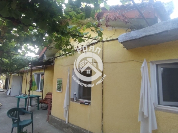 Роял имоти продава къща с двор в с. Паничери - 0