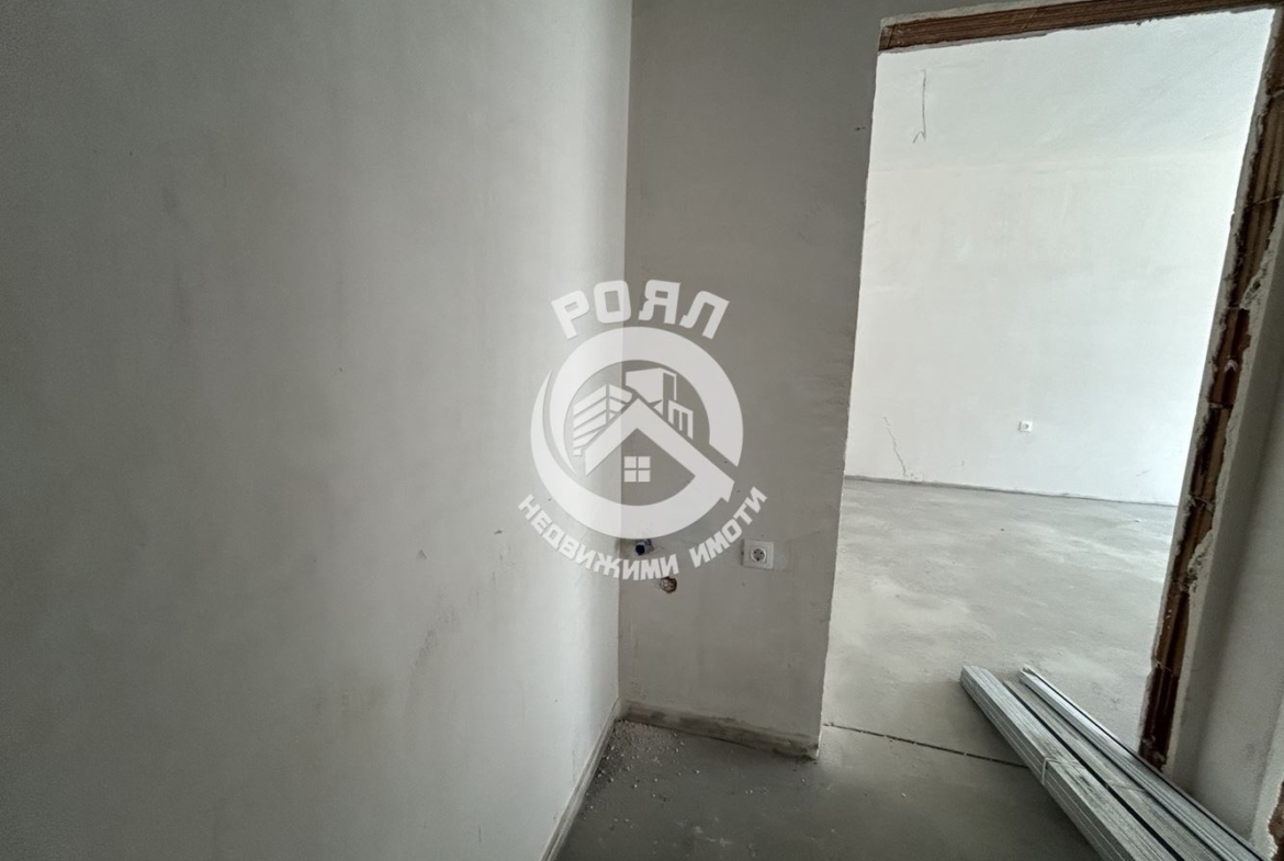Роял Имоти продава тристаен апартамент в гр.Пловдив, кв.Остромила - 0