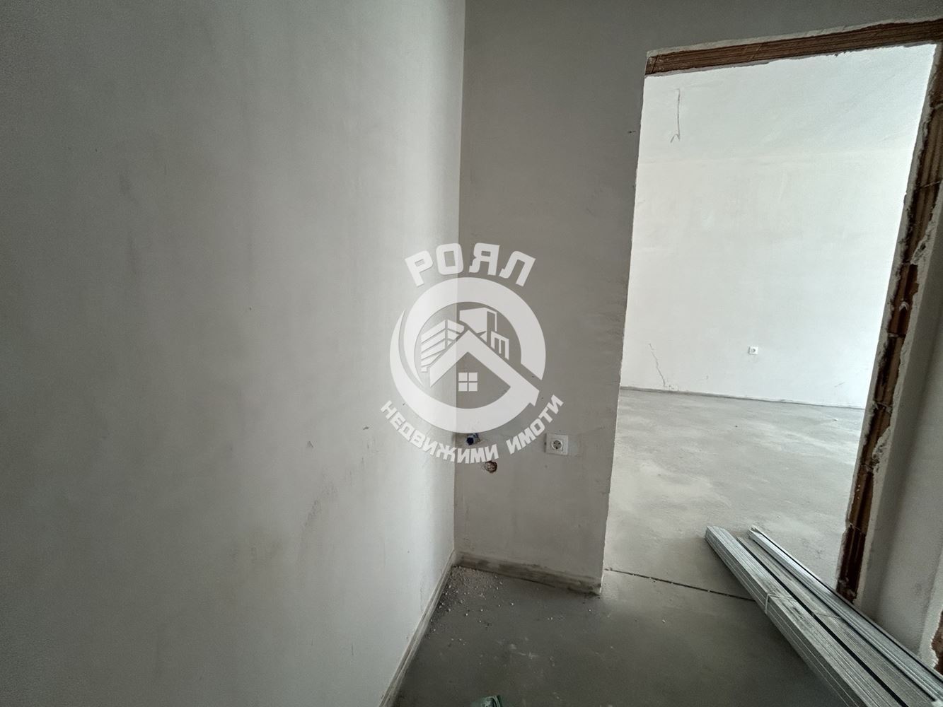 Роял Имоти продава тристаен апартамент в гр.Пловдив, кв.Остромила - 0