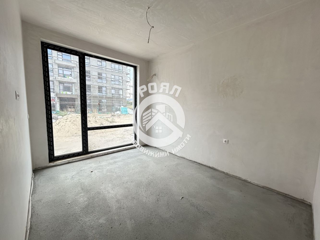 Роял Имоти продава тристаен апартамент в гр.Пловдив, кв.Остромила - 0
