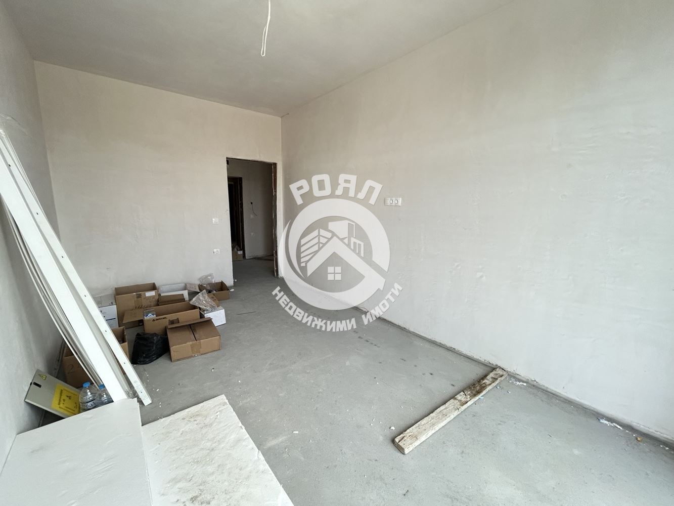 Роял Имоти продава тристаен апартамент в гр.Пловдив,кв.Остромила - 0