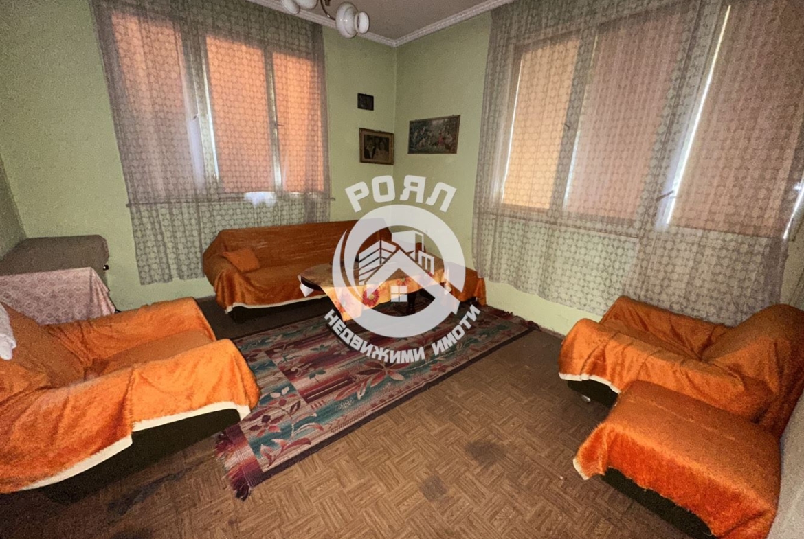 Роял имоти продава Самостоятелна къща с двор в Центъра на кв.Прослав ,Пловдив - 0