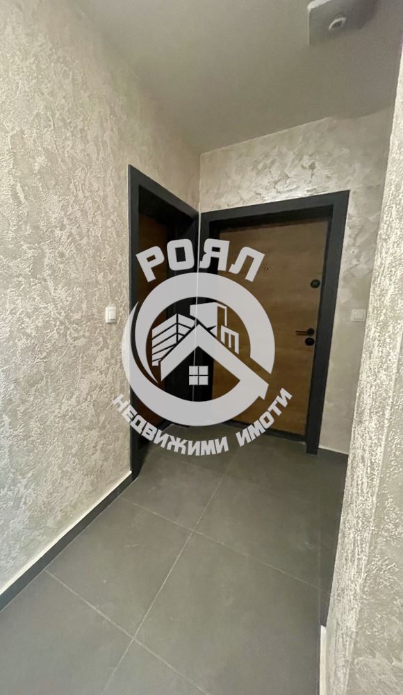 Роял имоти продава 2 стаен апартамент с АКТ 16 и Паркомясто в цената - 0