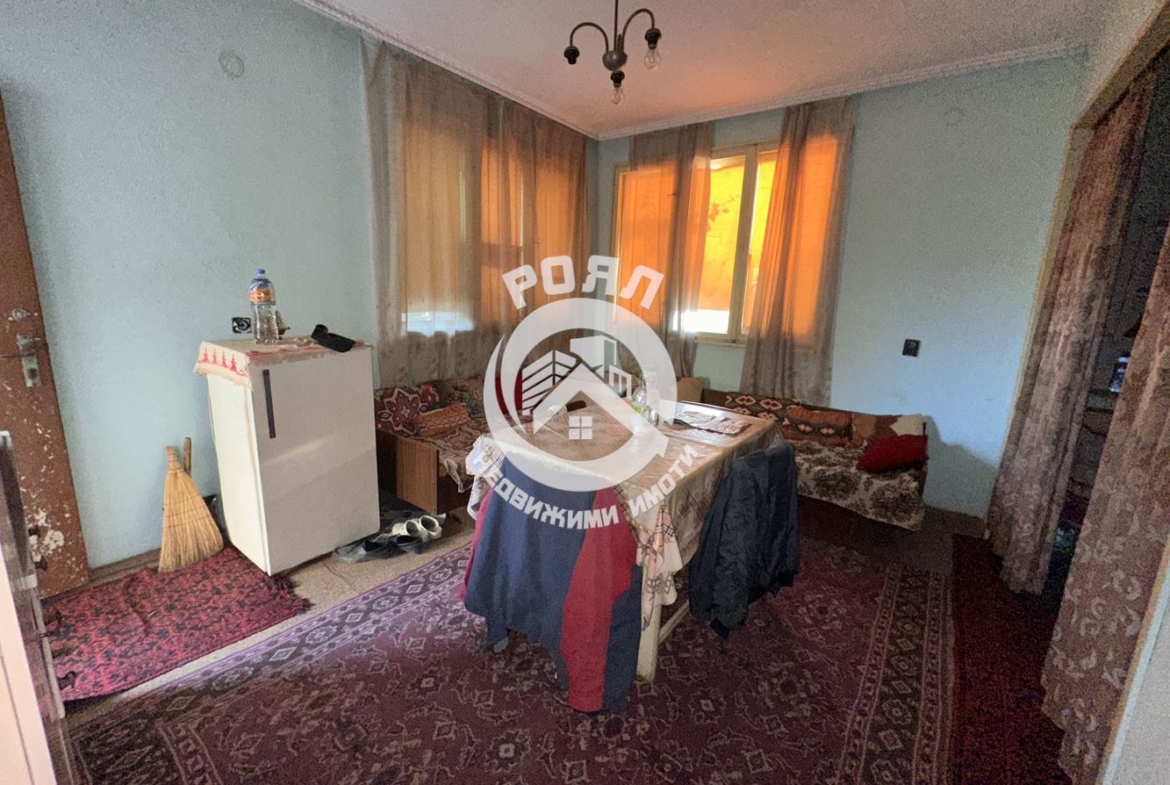 Роял имоти продава Самостоятелна къща с двор в Центъра на кв.Прослав ,Пловдив - 0