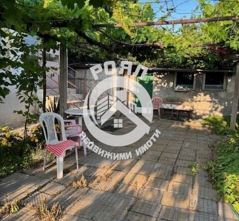 Роял Имоти продава самостоятелна къща с двор в село Войсил - 0