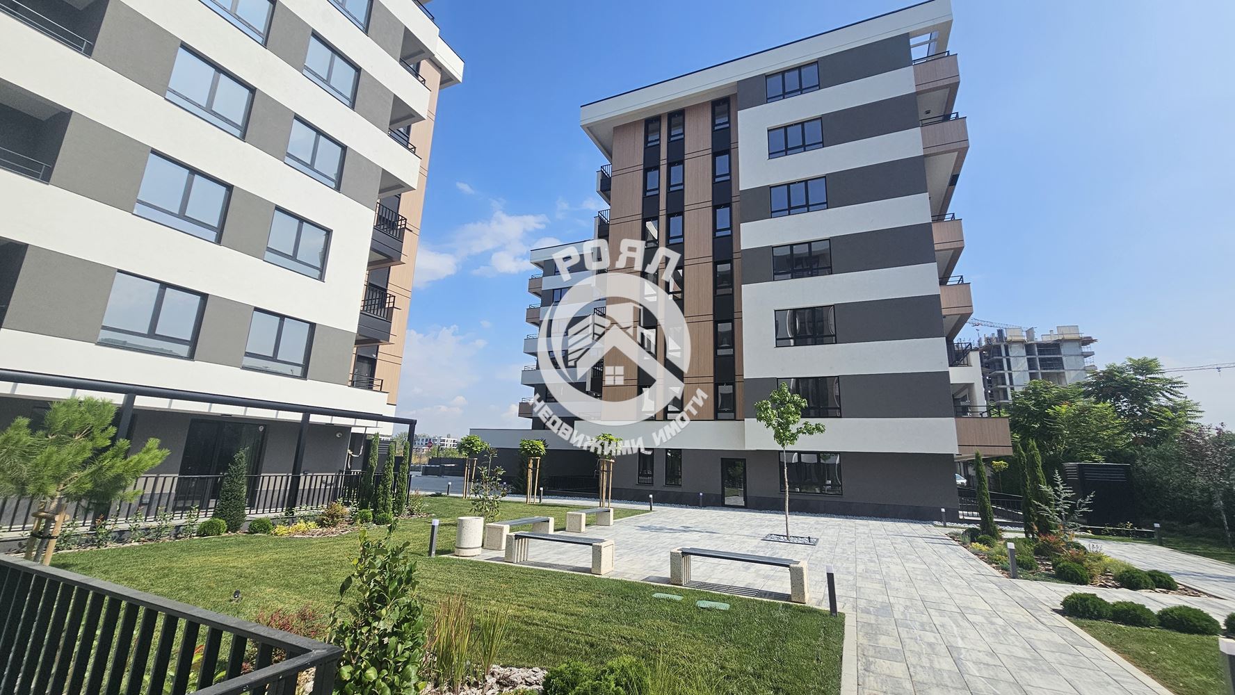 Роял имоти продава двустаен апартамент с АКТ 16 в луксозен комплекс в кв.Христо Смирненски, Пловдив - 0