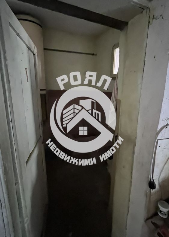 Роял Имоти продава самостоятелна къща в село Войсил. - 0