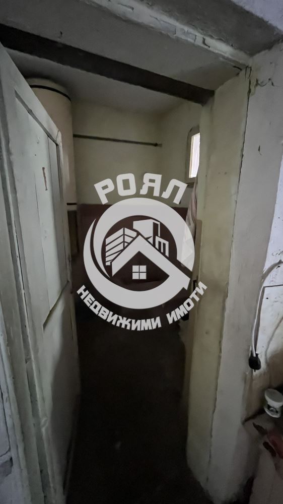 Роял Имоти продава самостоятелна къща в село Войсил. - 0
