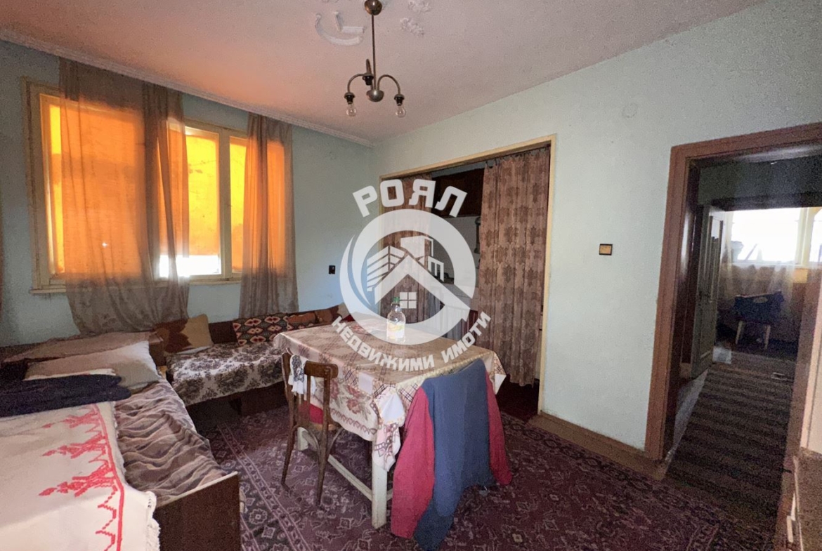 Роял имоти продава Самостоятелна къща с двор в Центъра на кв.Прослав ,Пловдив - 0