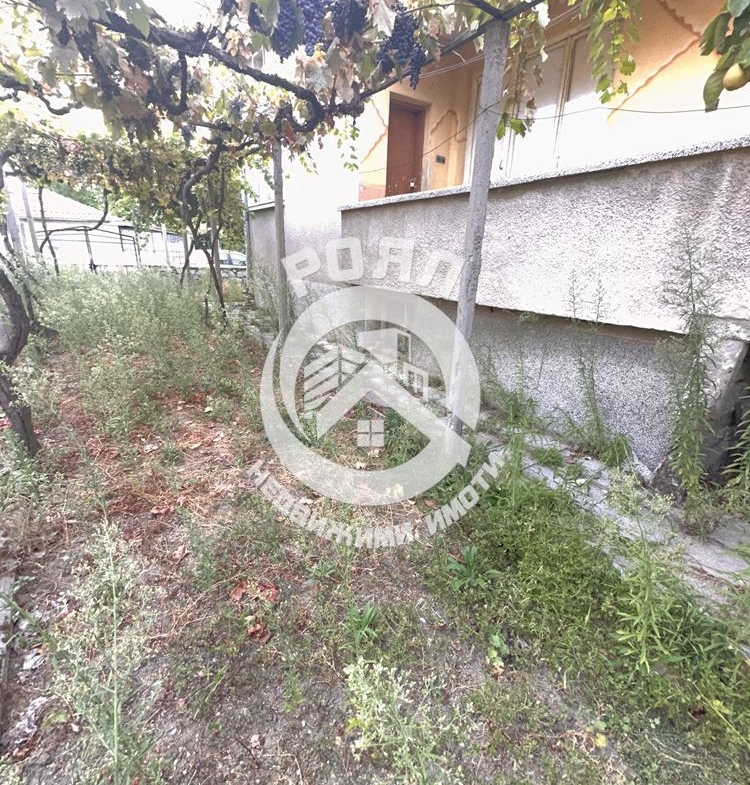 Роял имоти продава Самостоятелна къща с двор в Центъра на кв.Прослав ,Пловдив - 0