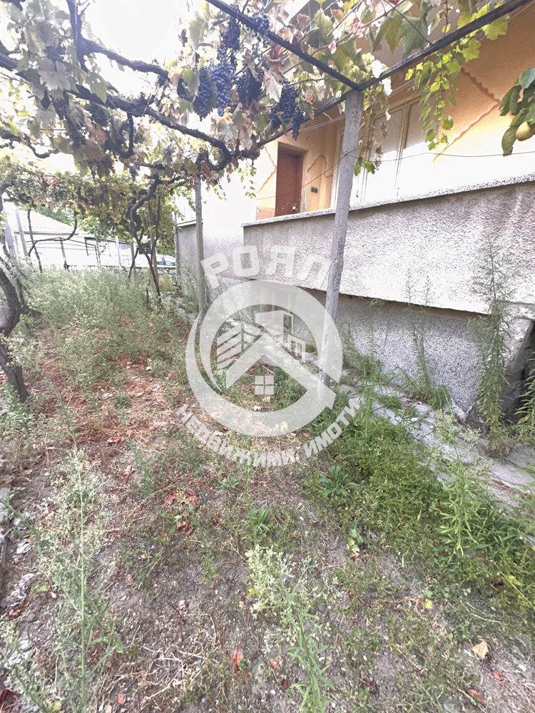 Роял имоти продава Самостоятелна къща с двор в Центъра на кв.Прослав ,Пловдив - 0