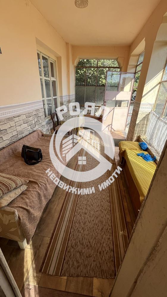 Роял Имоти продава самостоятелна къща в село Войсил. - 0