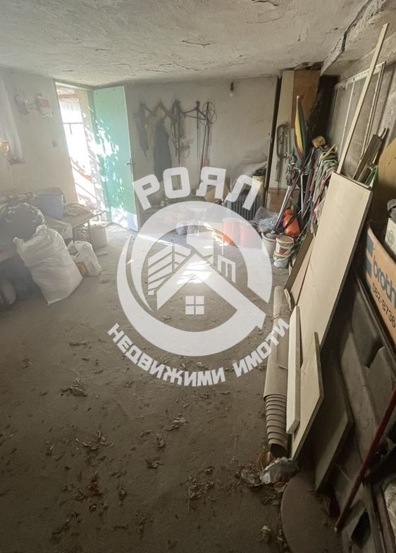 Роял Имоти продава самостоятелна къща в село Войсил. - 0