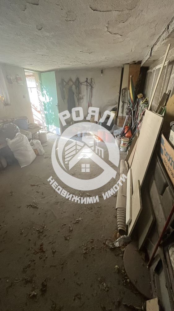Роял Имоти продава самостоятелна къща в село Войсил. - 0