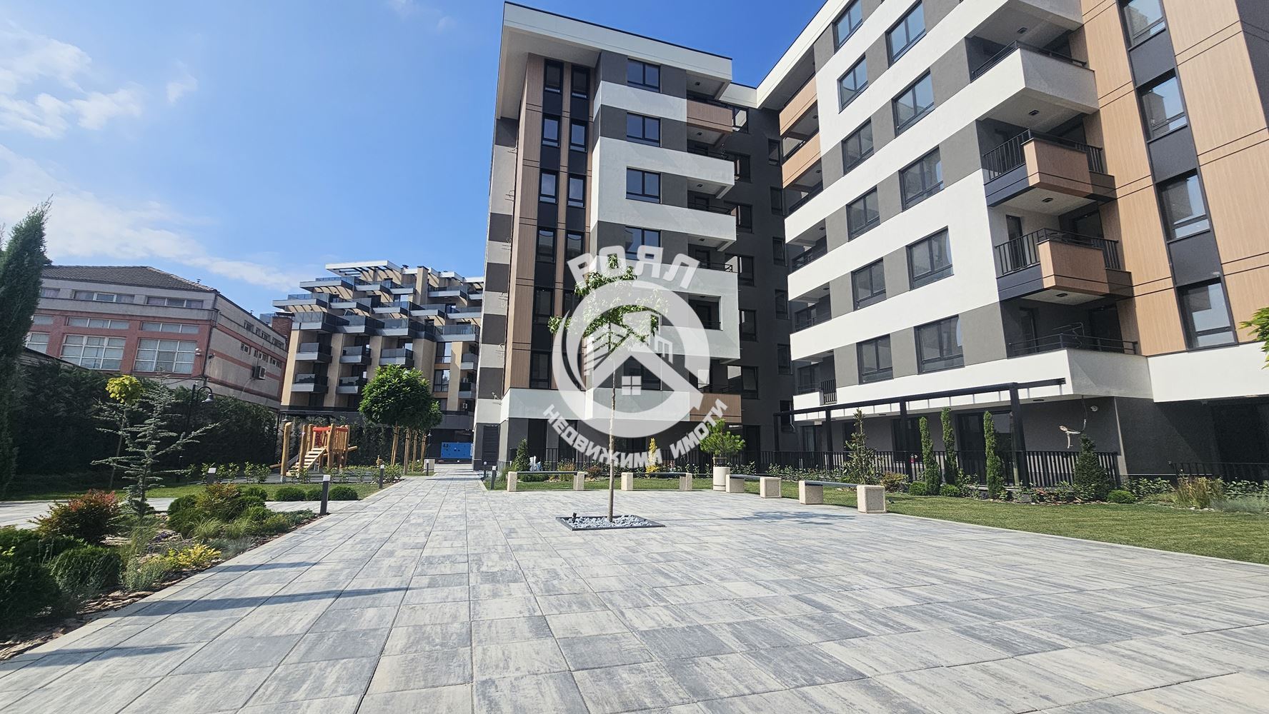 Роял имоти продава двустаен апартамент с АКТ 16 в луксозен комплекс в кв.Христо Смирненски, Пловдив - 0