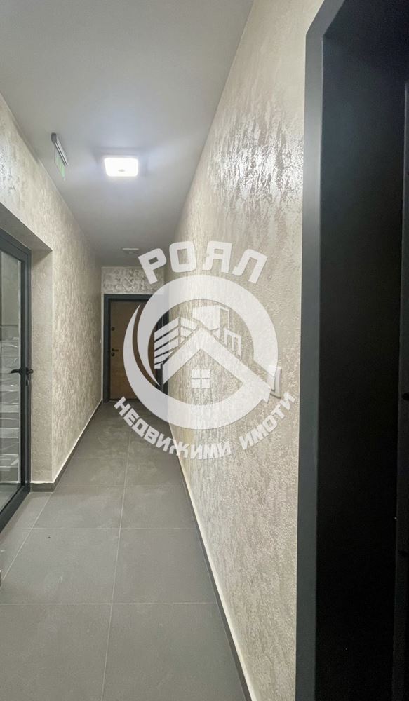 Роял имоти продава 2 стаен апартамент с АКТ 16 и Паркомясто в цената - 0
