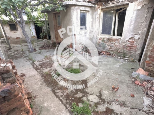 Роял имоти продава самостоятелна къща с двор в Центъра на кв.Прослав ,Пловдив - 0