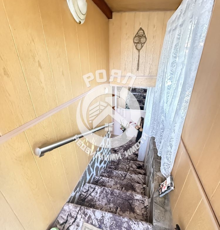 Роял имоти продава Ексклузивно самостоятелна къща с двор с.Зелениково, обл.Пловдив - 0