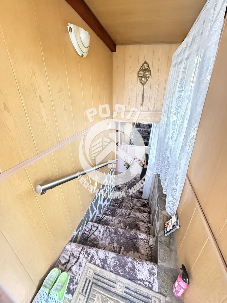 Роял имоти продава Ексклузивно самостоятелна къща с двор с.Зелениково, обл.Пловдив - 0