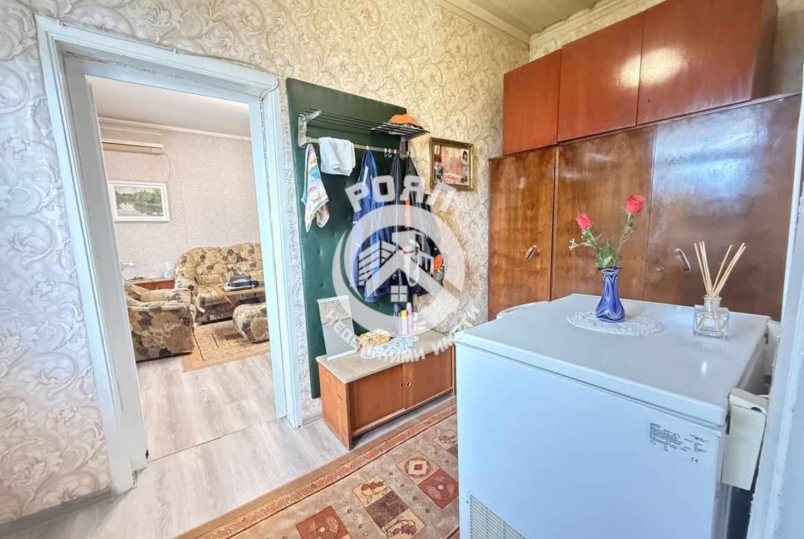 Роял имоти продава Ексклузивно самостоятелна къща с двор с.Зелениково, обл.Пловдив - 0