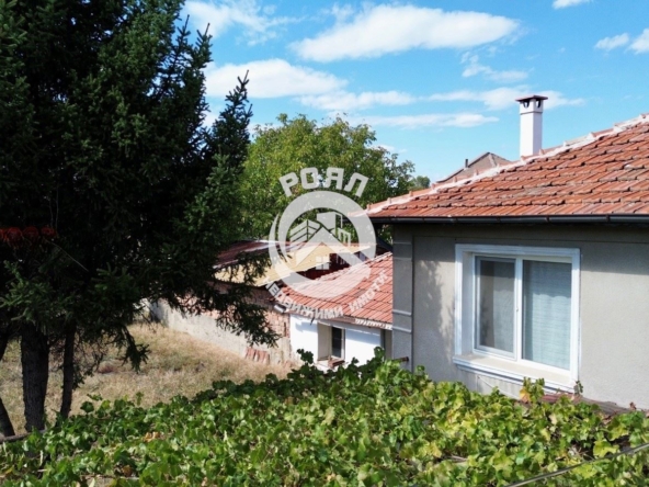 Роял Имоти продава самостоятелна къща в с.Строево - 0