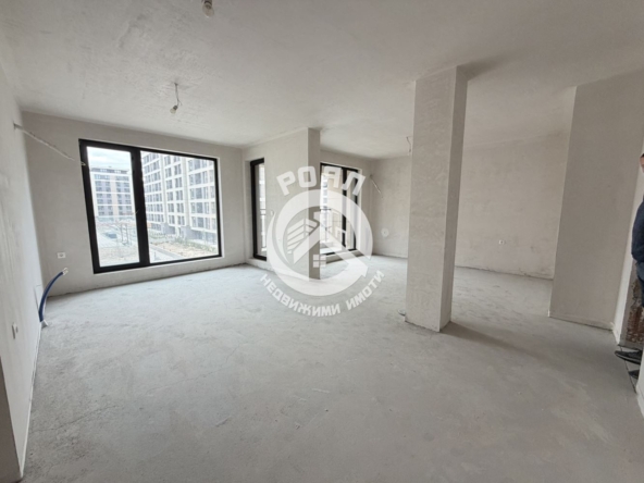 Роял имоти продава тристаен апартамент с гараж, Тракия, Пловдив - 0