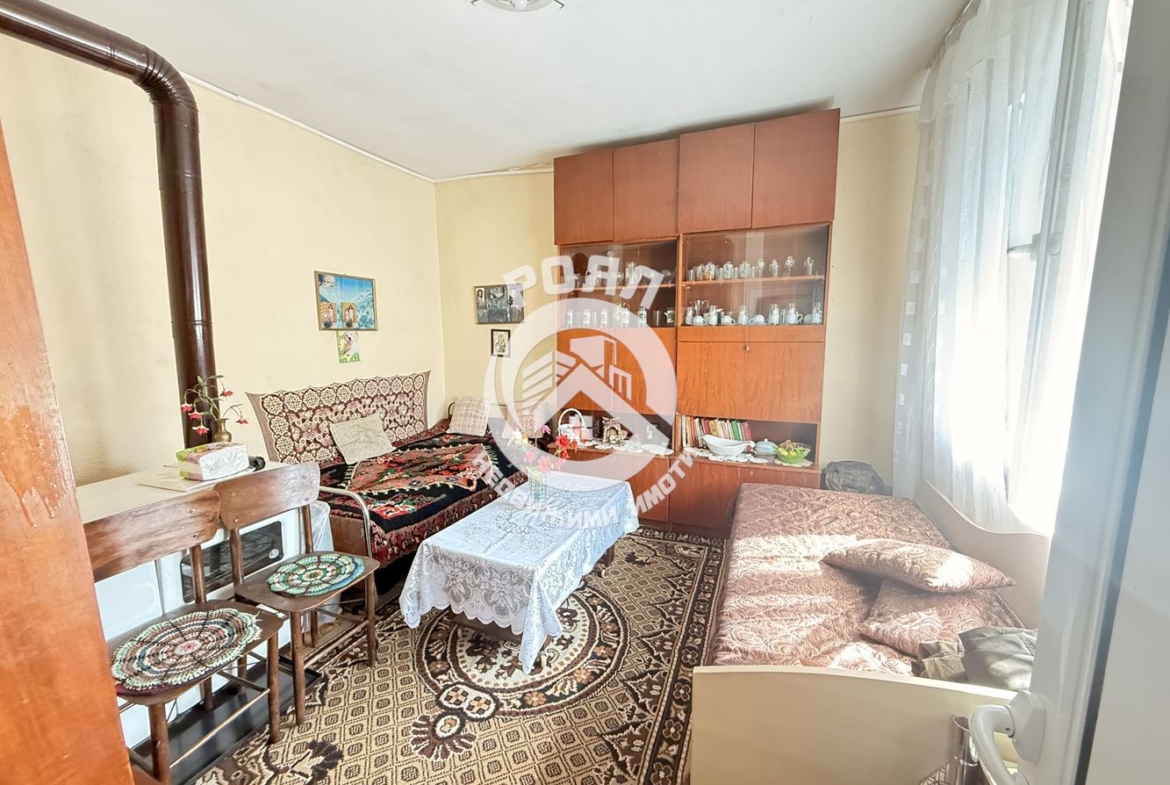 Роял имоти продава Ексклузивно самостоятелна къща с двор с.Зелениково, обл.Пловдив - 0