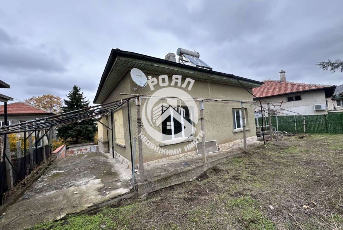 Роял Имоти продава двуетажна къща в гр.Перущица - 0